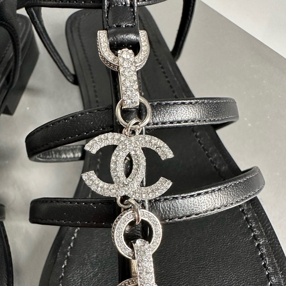 Chanel 2023 black leather thong sandals with crystals cc logo size 36 - Picture 4 of 13